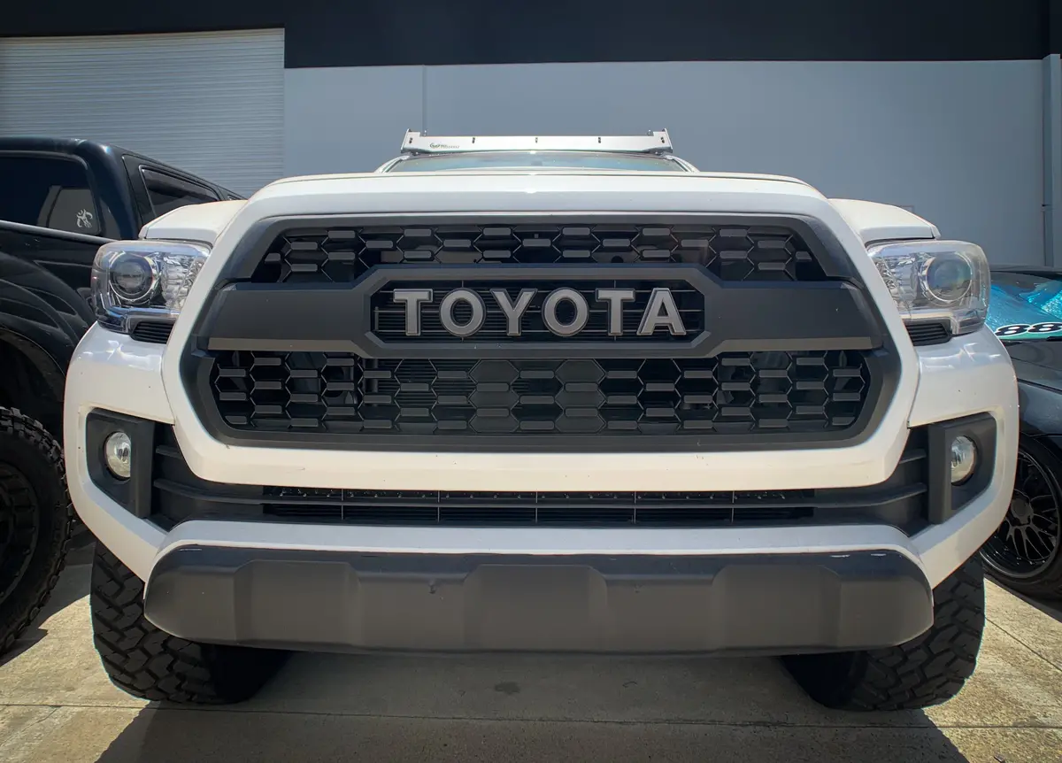 2016-2023 Toyota Tacoma Trd Pro Style Grille / Optional Tss Garnish & Optional Lights 1