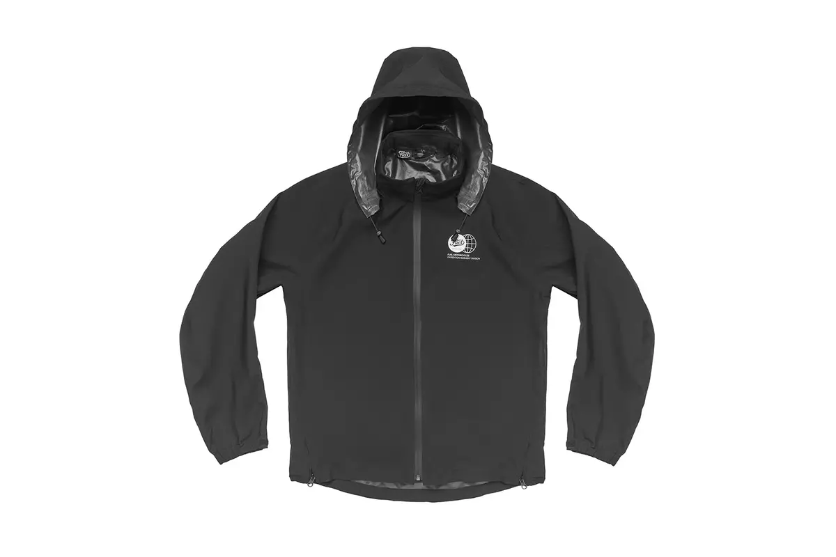 Adventer Raincoat 1