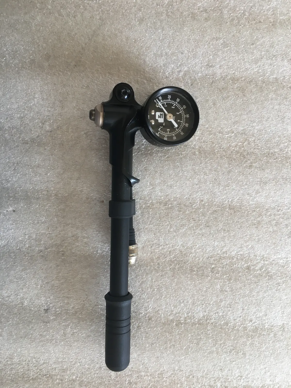 Air Pump W/ Gauge - Adjust Your Suspension 1